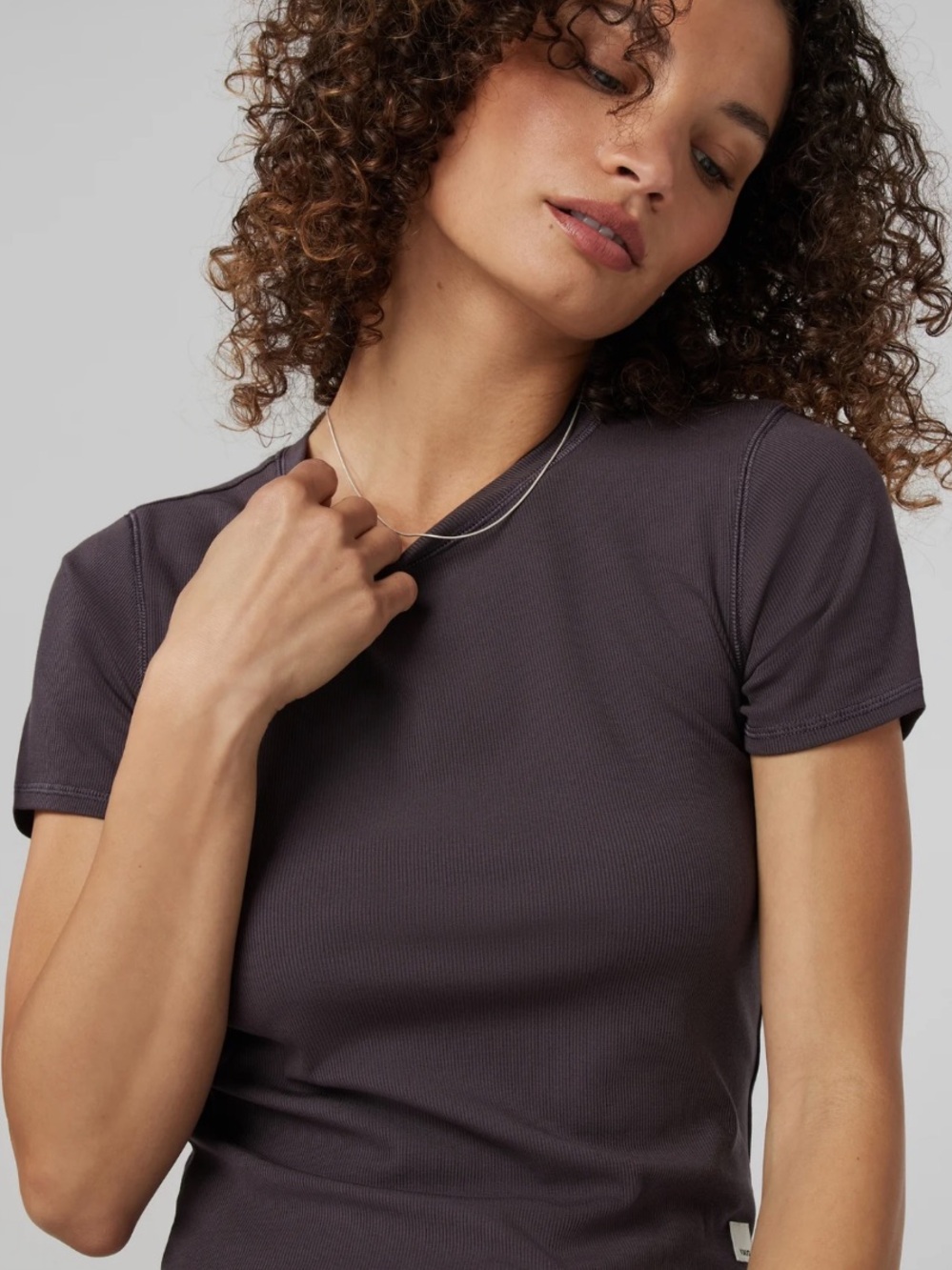 Vuori pose fitted tee size XS